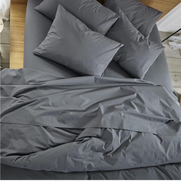 Brooklinen Luxury Sateen 7 Piece Sheet Set - 100% Cotton, King Size in Graphite - Picture 1 of 6